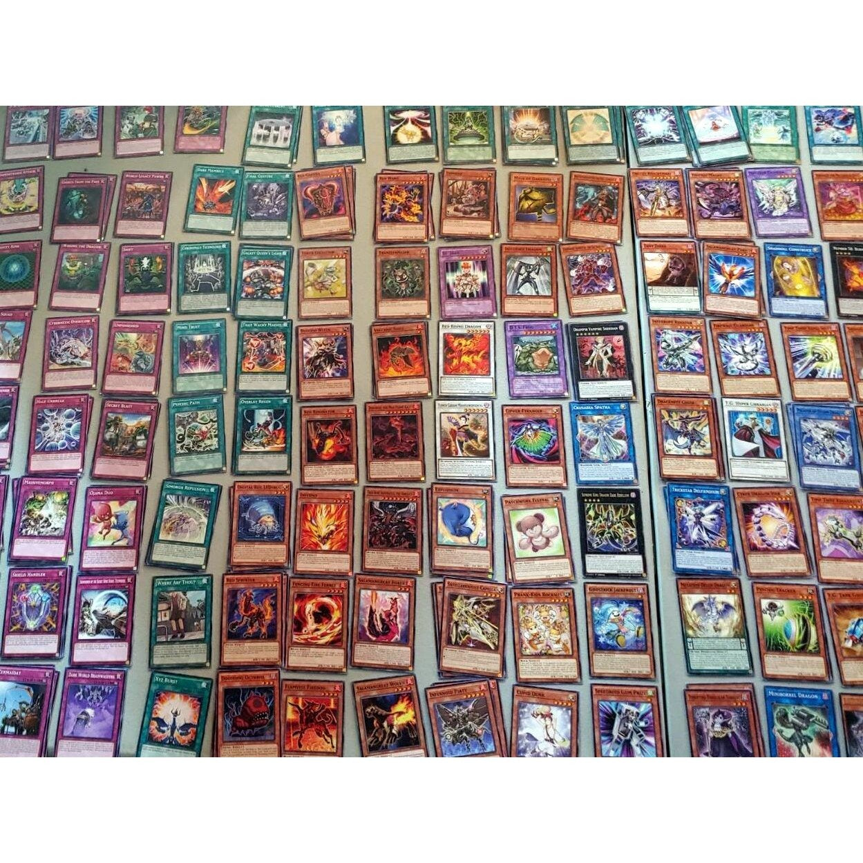 200 Yu-Gi-Oh! Trading Card Collection